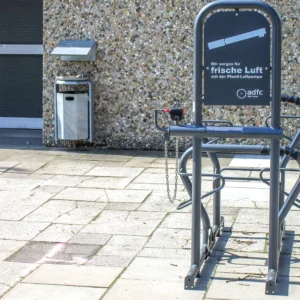 2015: Spende an die Stadt: Fahr­rad­parker mit Pfandluftpumpe
