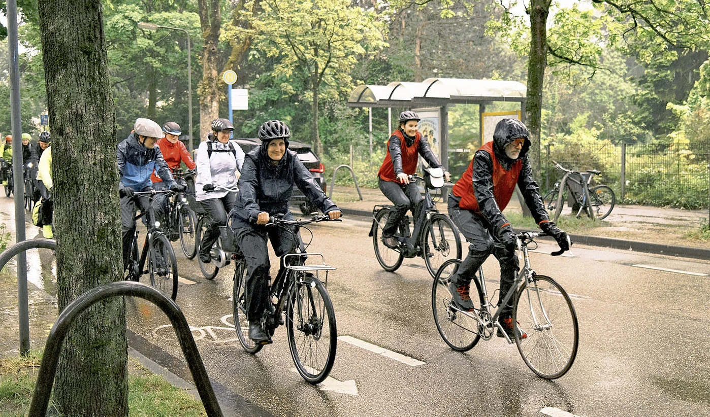Regen kann diese Fahrrad-Demo nicht stoppen<br><span class="image-copyright">Christian Kümmerlen</span>