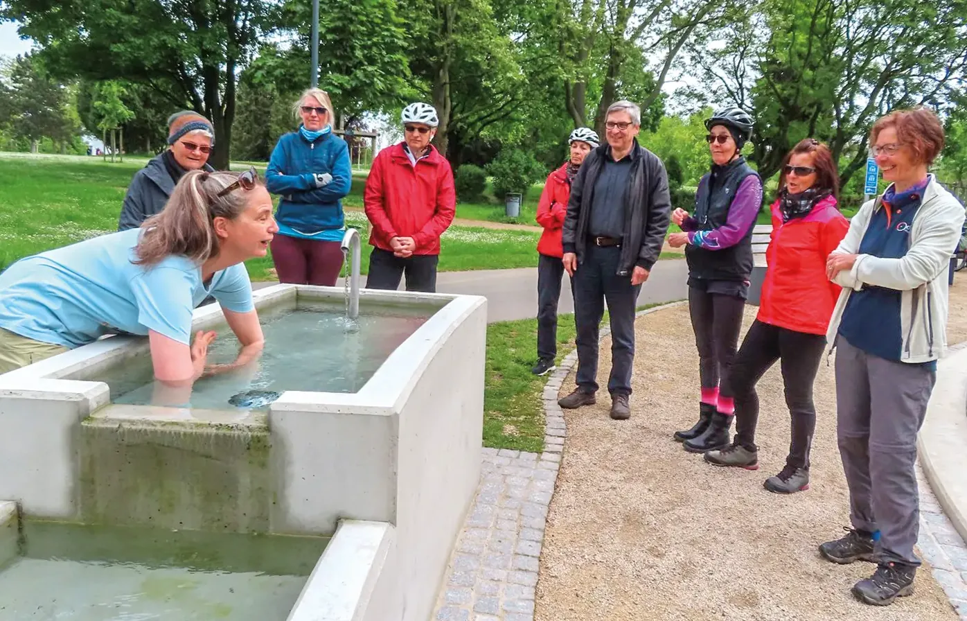        Vor dem Beginn der Radtour im Bad Vilbeler Kurpark<br><span class="image-copyright">Christina Romeis (2)</span>