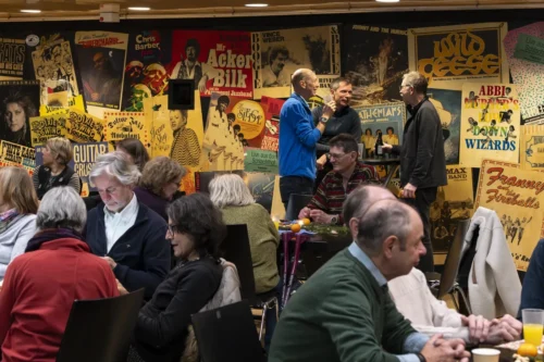 Lockere Weihnachtsstimmung im Südbahnhof