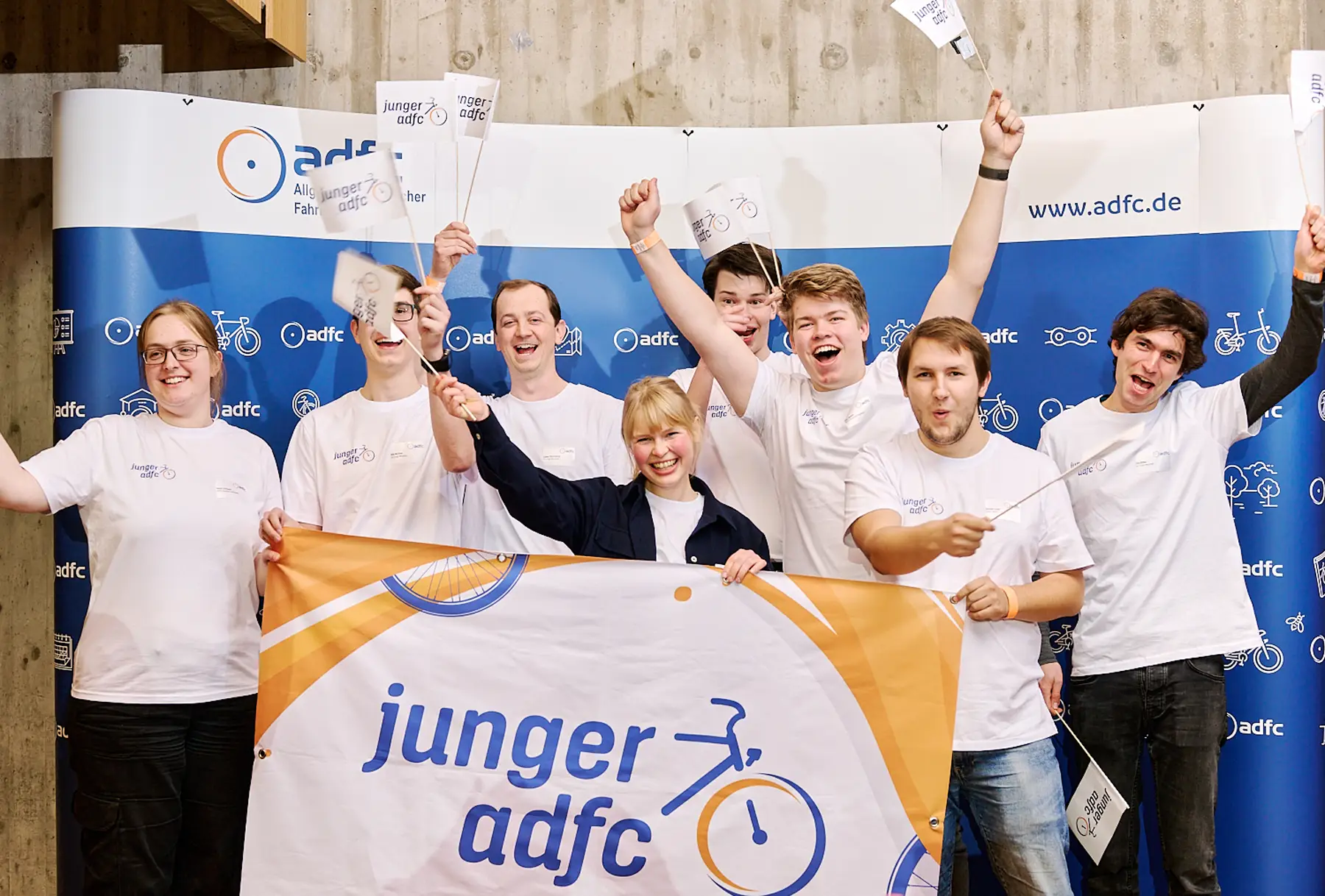 Gründung Junger ADFC und Wahl eines Vorstands

ADFC-Jugendforum & Bundesjugendversammlung 2025in Frankfurt am Main

Alle ADFC-Mitglieder zwischen 10 und 26 Jahren können den ersten sechsköpfigen Bundesjugendvorstand des Jungen ADFC wählen


Anmeldung zur ADFC-Jugendforum